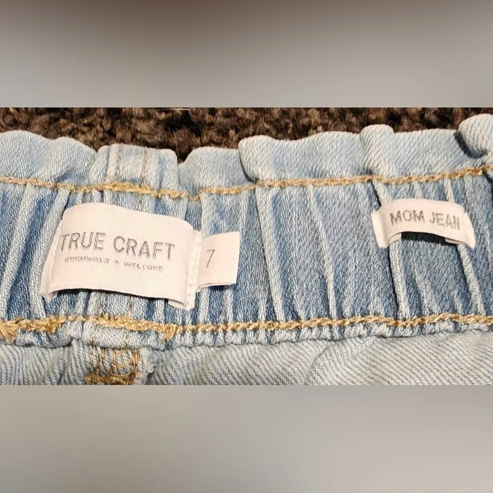 TRUE Craft Light Wash Some Distress Size 7 High Waisted Mom Jeans - Picture 3 of 12